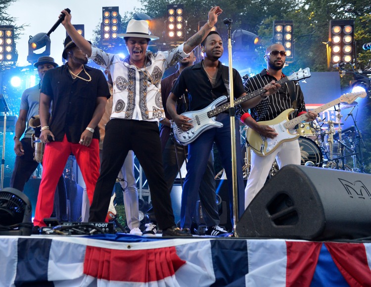 Bruno Mars and his band perform at the USO’s Salute to the Military show July 4 at the White House. USO photo by Mike Thelier